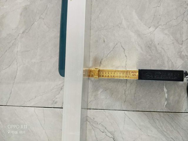 8地磚鋪貼完后檢測瓷磚縫隙是否均勻，平整度縫隙是否合格.jpg