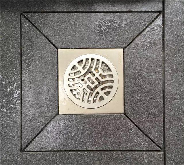 17衛(wèi)生間，陽臺地漏做“回字形”工藝處理，讓下水更快.jpg